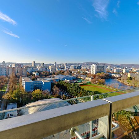 Sunny Apartment With Amazing Terrace On The 13Th Floor Near City Center Bratislava Extérieur photo