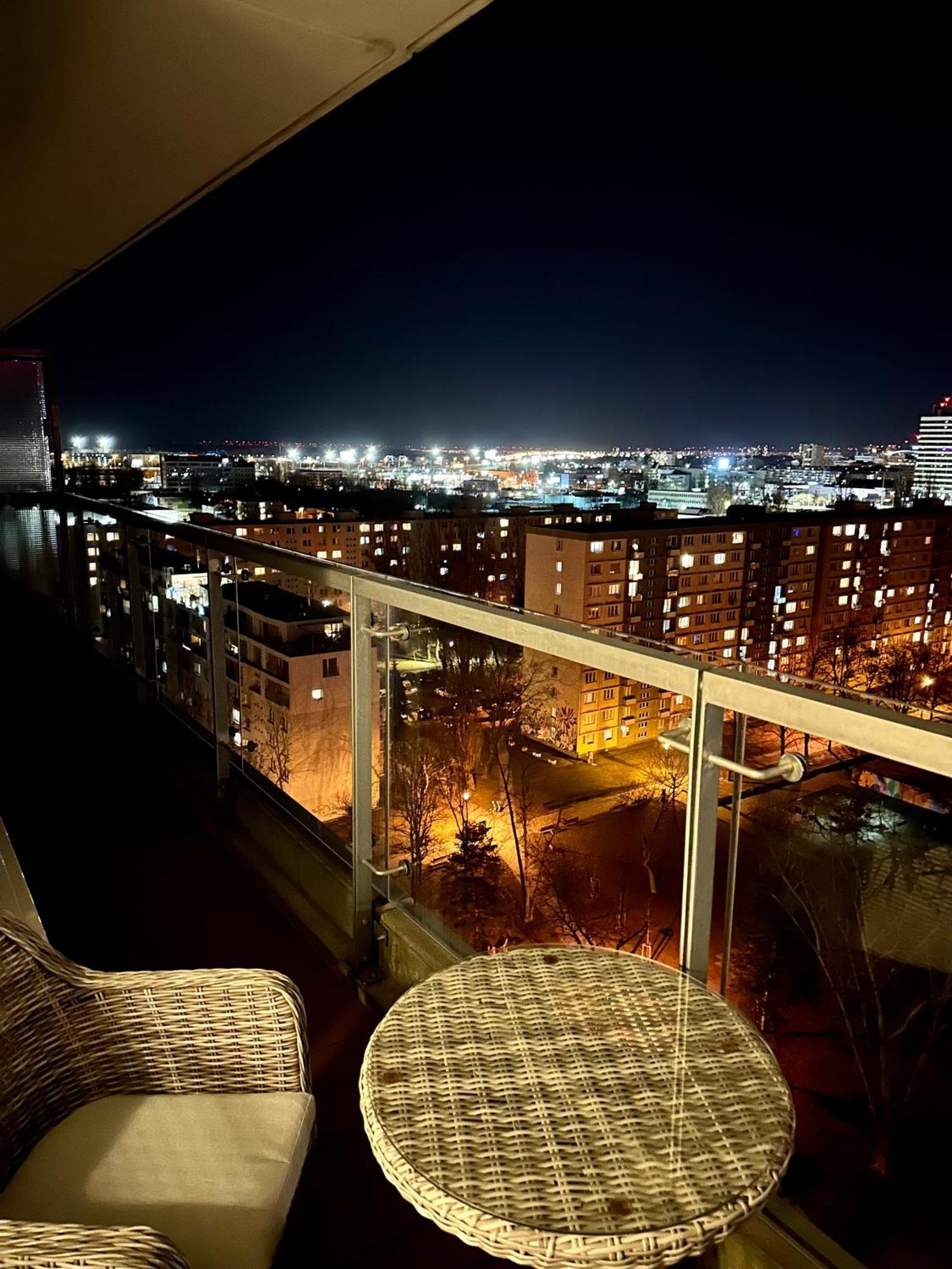 Sunny Apartment With Amazing Terrace On The 13Th Floor Near City Center Bratislava Extérieur photo