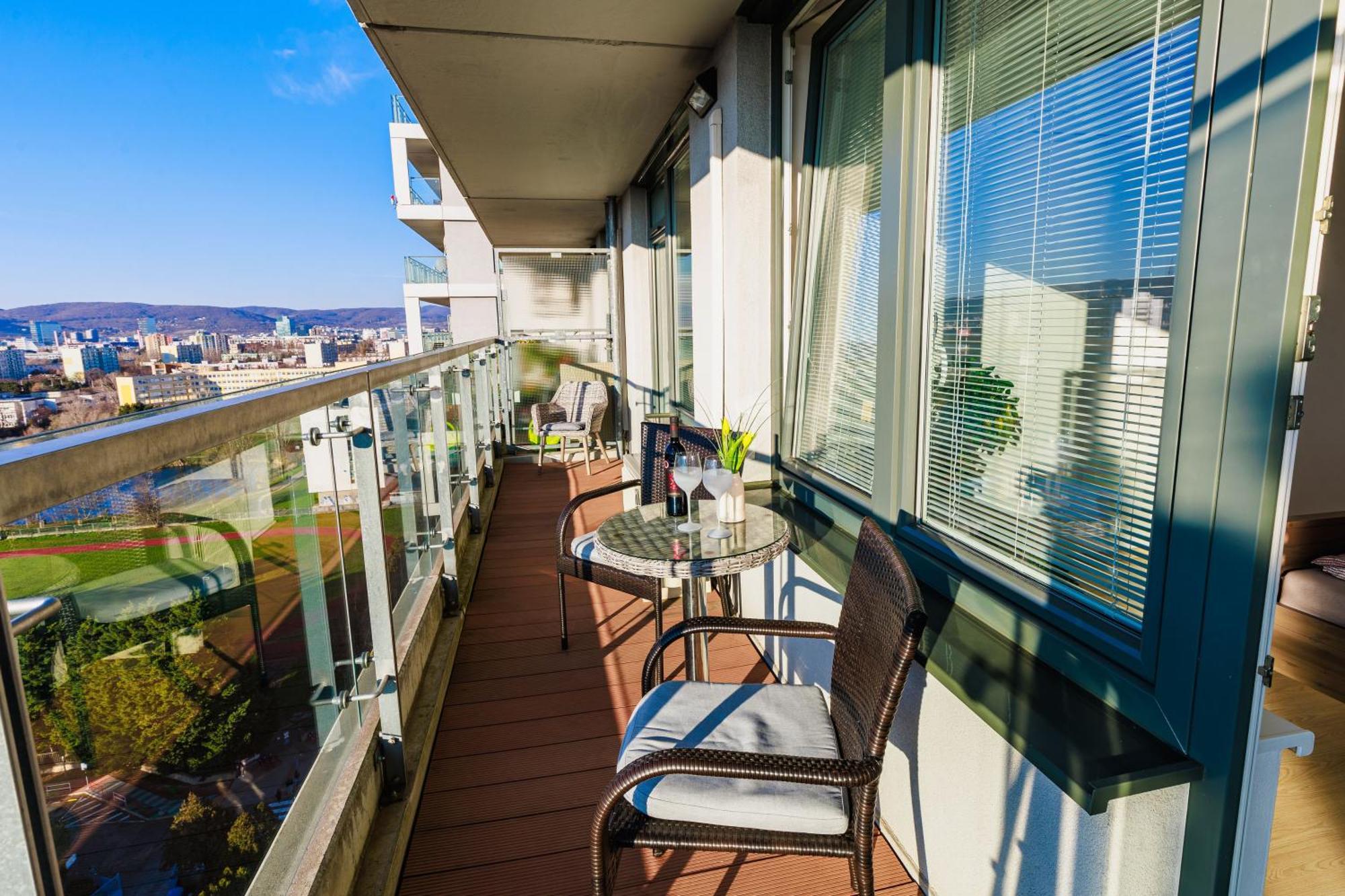 Sunny Apartment With Amazing Terrace On The 13Th Floor Near City Center Bratislava Extérieur photo