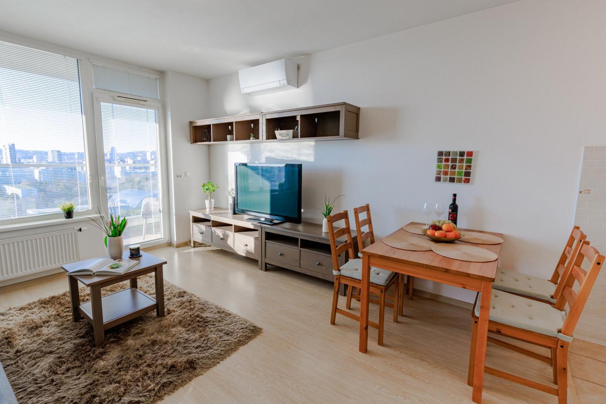 Sunny Apartment With Amazing Terrace On The 13Th Floor Near City Center Bratislava Extérieur photo